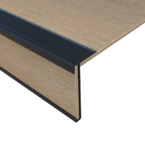 6810 traprenovatie met zwart profiel