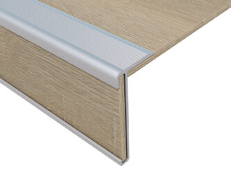 close up 6840 traprenovatie met grijs profiel