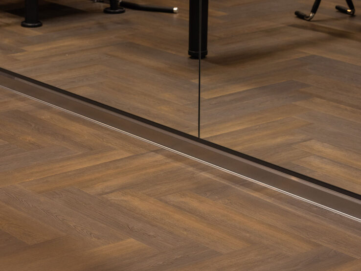 Donkere vivafloors pvc vloer bij sportschool